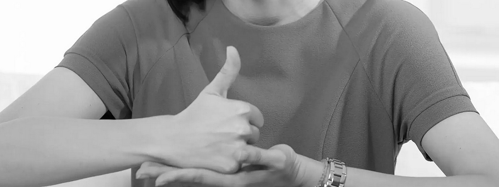 HELP in BSL... Alert medical practitioners to a hearing impairment